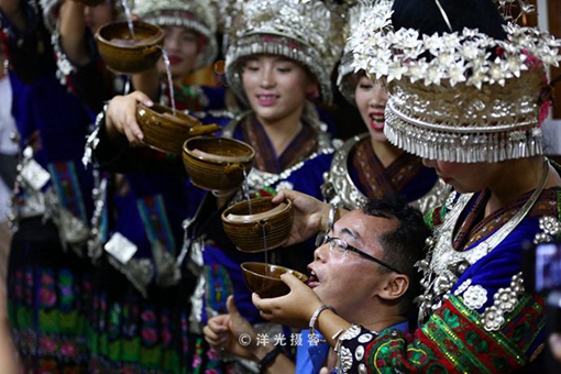 别具一格的土家族酒文化